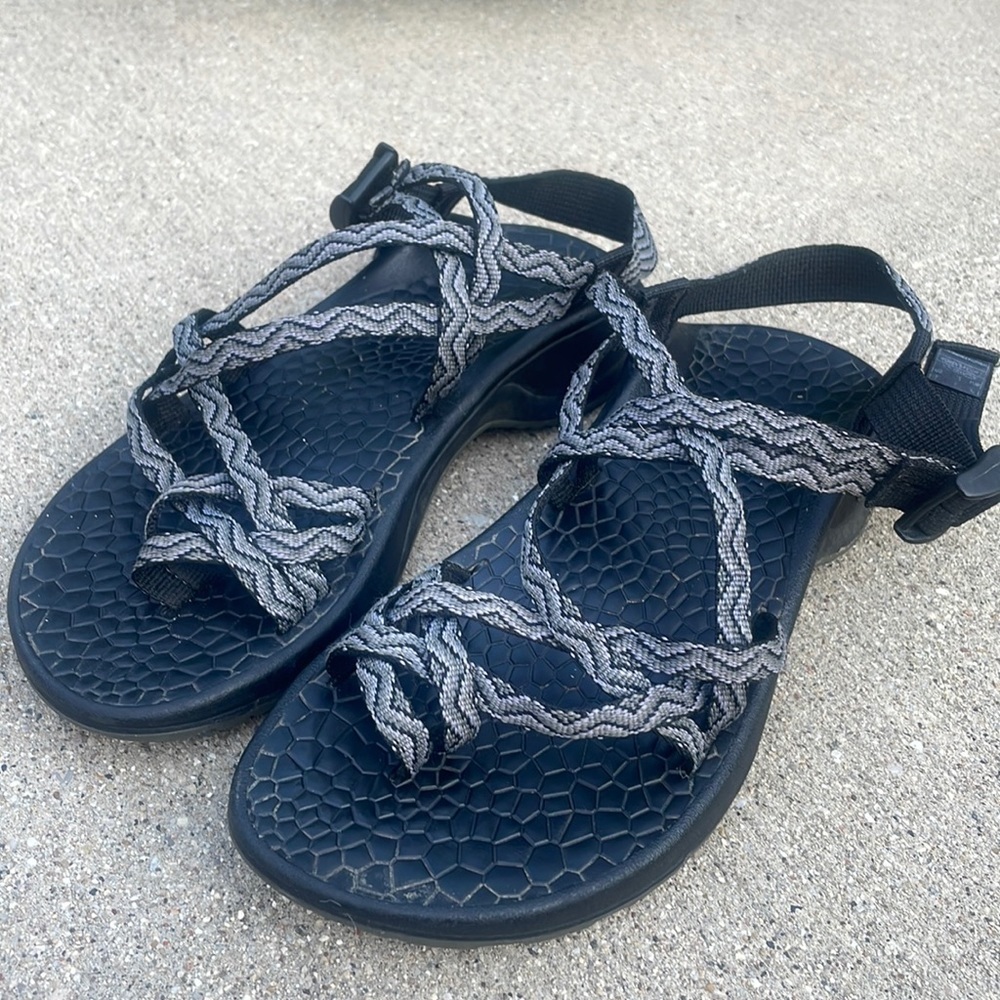 Chaco Women’s Strappy Balck‎ and White Sandals size 7